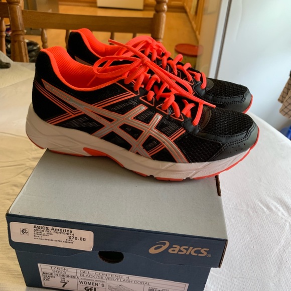 Athletic shoes - Picture 3 of 3